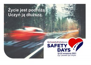 plakat promuje akcje ROADPOL Safety Days na zdjęciu widać szybko jadący pojazd, który jest rozmazany koloru czerwonego na jesdni widoczny napis SLOW  co oznacza Wolno