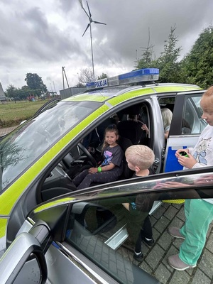Wizyta policjantki w świetlicy w Barkowie