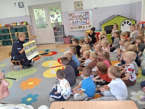 Bezpieczna droga do szkoły działania policjantów