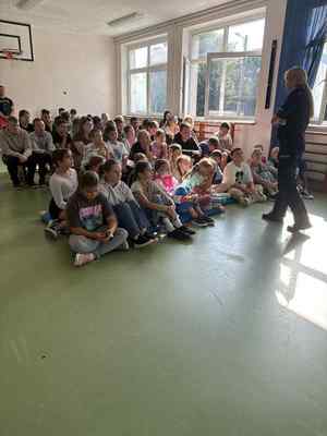Bezpieczna droga do szkoły działania policjantów