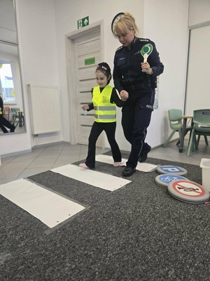 POLICJANTKA Z WIZYTĄ W PRZEDSZKOLU